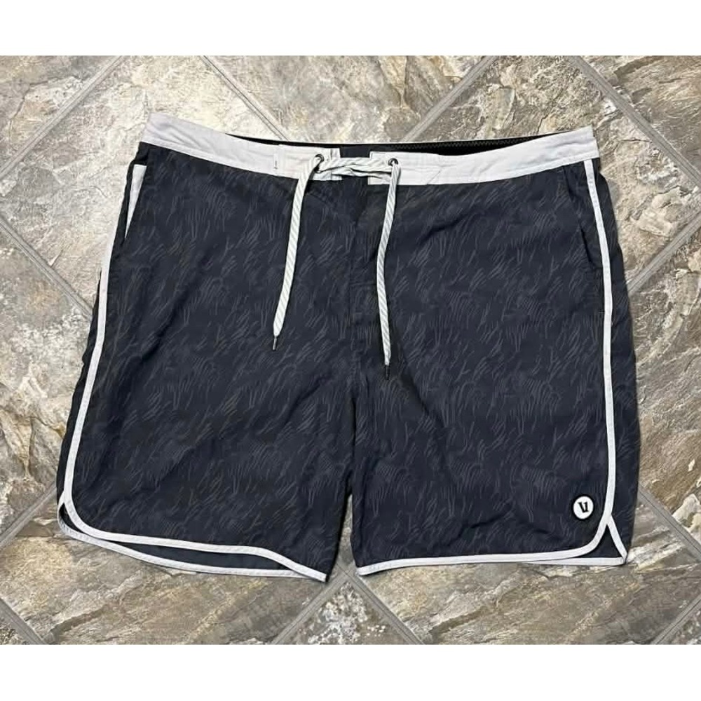 Vuori Cruise Board Shorts Mens 38 Grey Abstract Pattern Performance V314